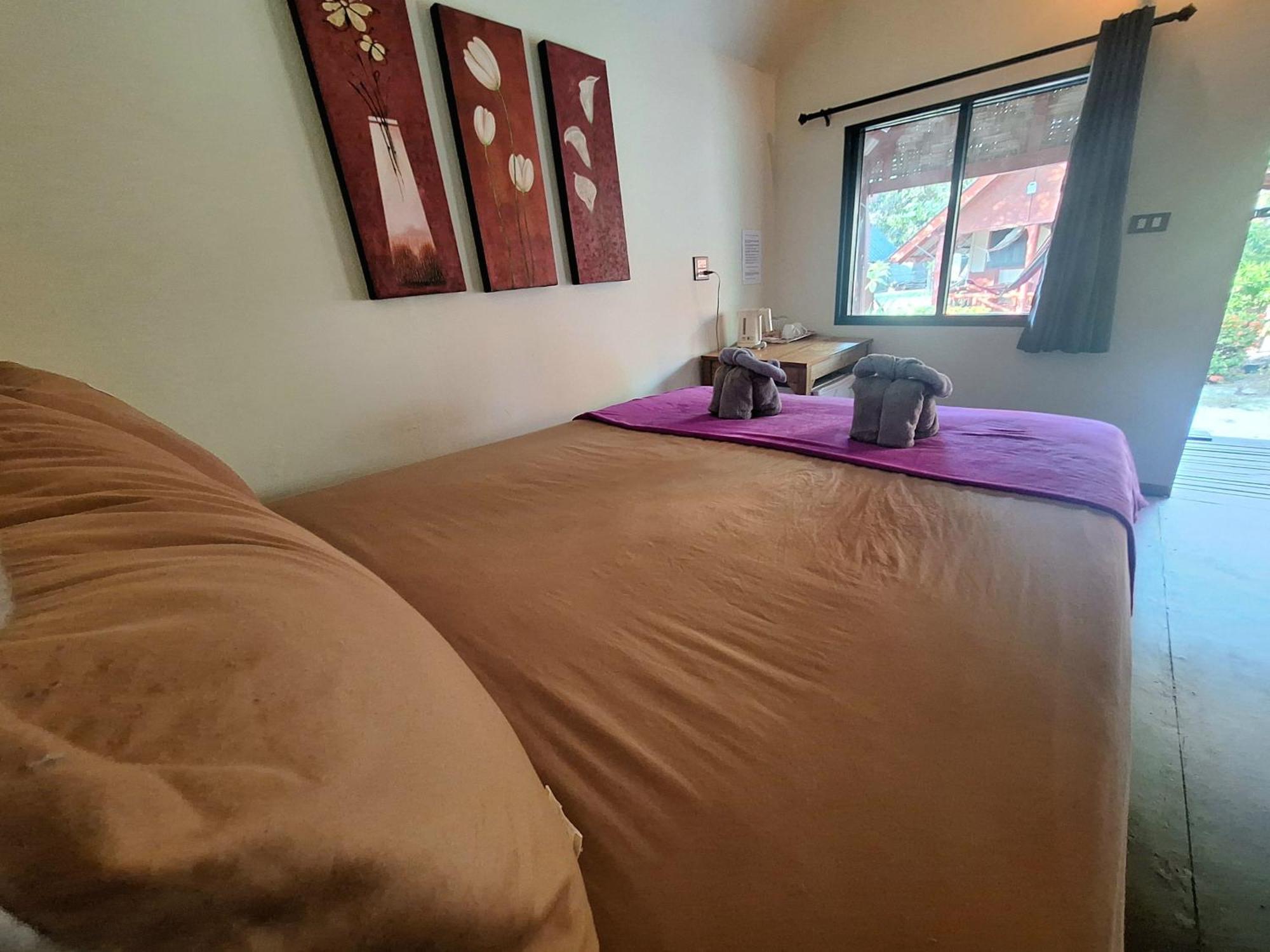 Breizh Cape Beach Bungalows Ko Lanta Rom bilde